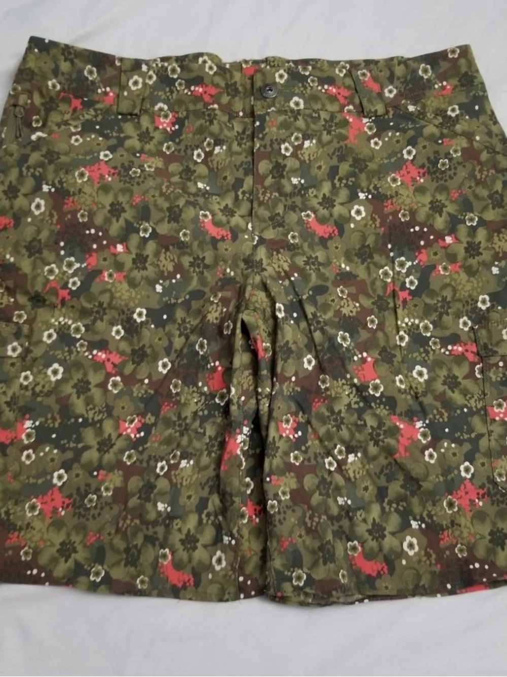 Duluth Trading Co Green Floral Print Women's Shorts with Red Accents - Picture 2 of 4